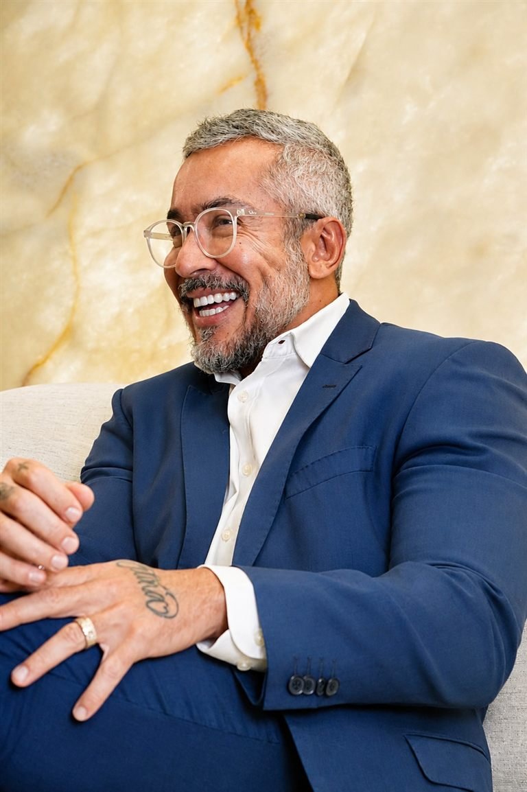 Dr. Claudio Messias Moraes durante consulta